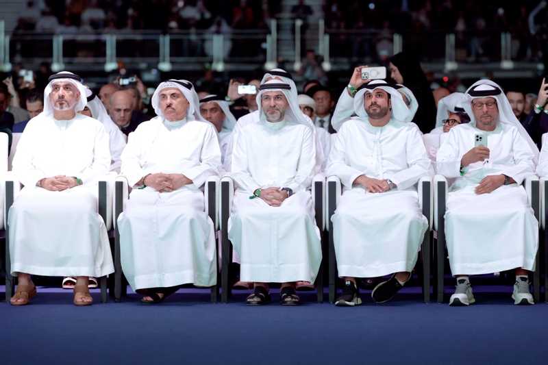 محمد بن راشد يتوج المغربي أحمد زينون بلقب صانع الأمل الأول في الوطن العربي ويوجه بتكريم المتأهلين إلى النهائيات