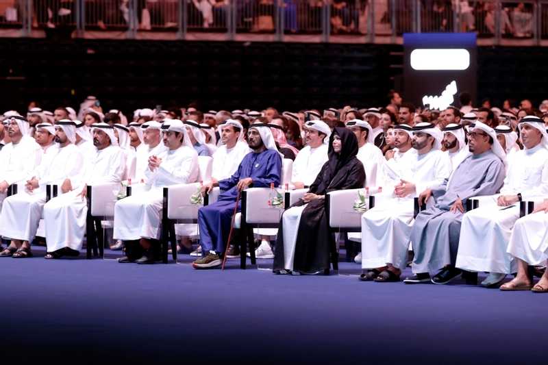 محمد بن راشد يتوج المغربي أحمد زينون بلقب صانع الأمل الأول في الوطن العربي ويوجه بتكريم المتأهلين إلى النهائيات