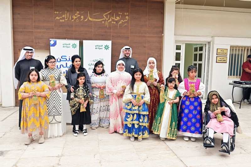  التجاري يحتفل بالقرقيعان مع الأطفال