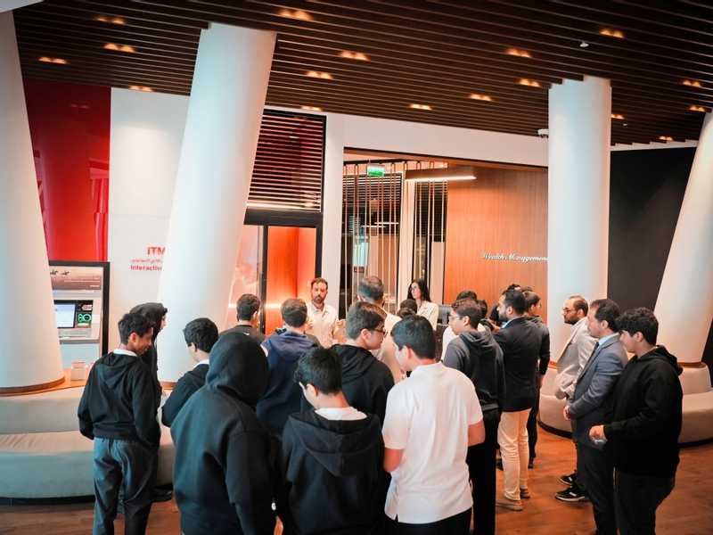 بنك الخليج يستقبل طلبة مركز تقويم وتعليم الطفل