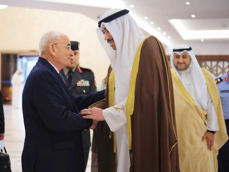 وزير الدفاع اللبناني غادر البلاد بعد زيارة رسمية