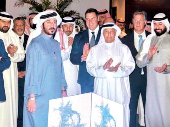 المسلم يفتتح مركز الاتحاد الدولي للسباحة في البحرين