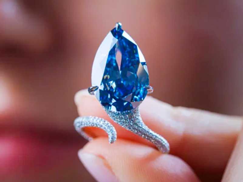 بيع ماسة زرقاء نادرة مقابل ٢٥ مليون دولار