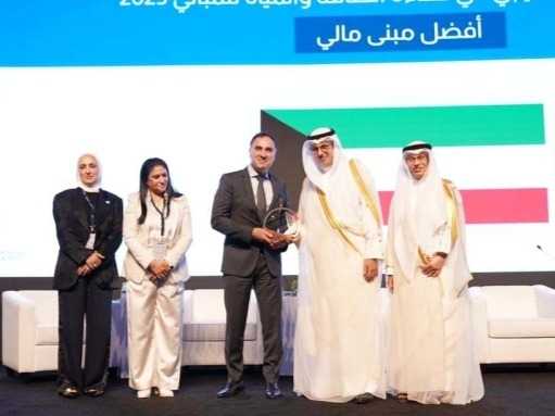 مبنى «الوطني» يحصد جائزة التميُّز الخليجي في كفاءة الطاقة للمباني 2025