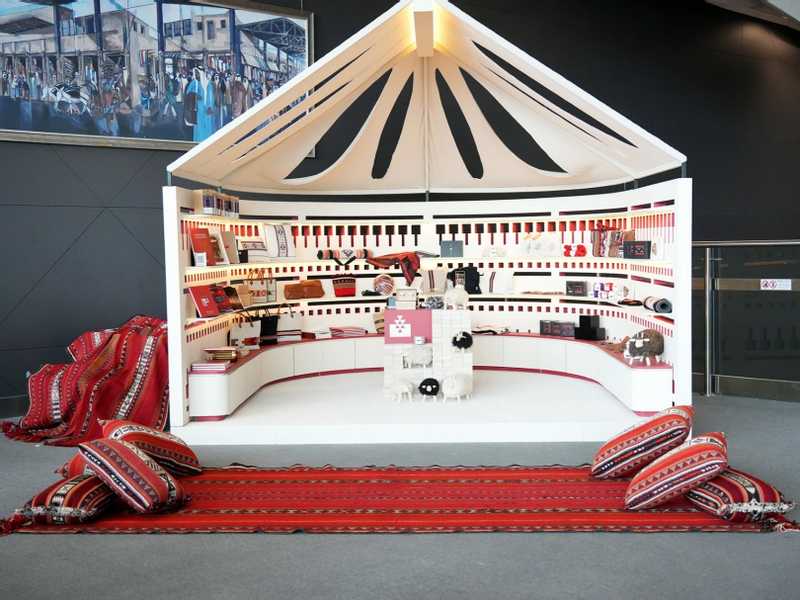 افتتاح أول منفذ لبيع منتجات السدو.. في مطار الكويت