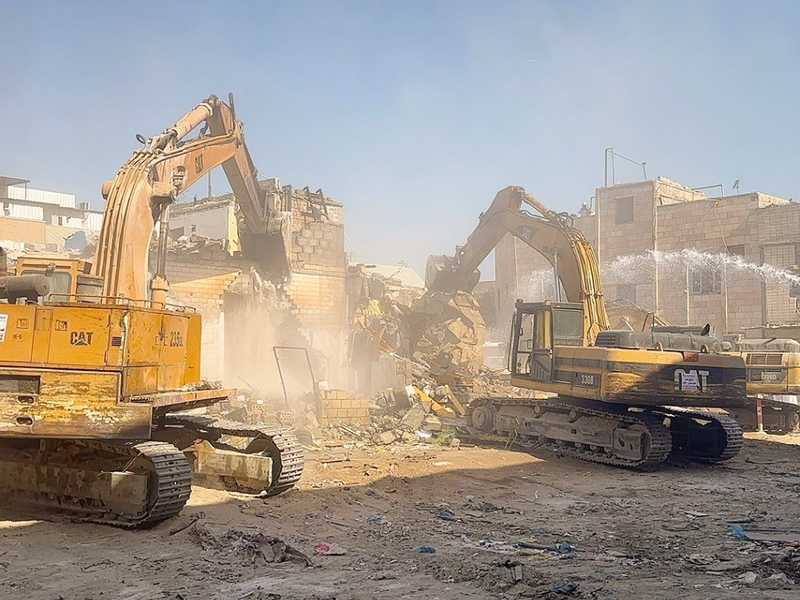 البلدية بدأت إزالة 67 عقاراً آيلاً للسقوط في جليب الشيوخ