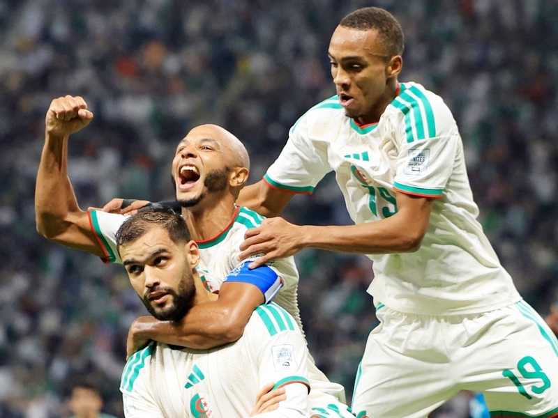 الجزائر تفوز على العراق.. ويتأهلان إلى ربع نهائي كأس العرب