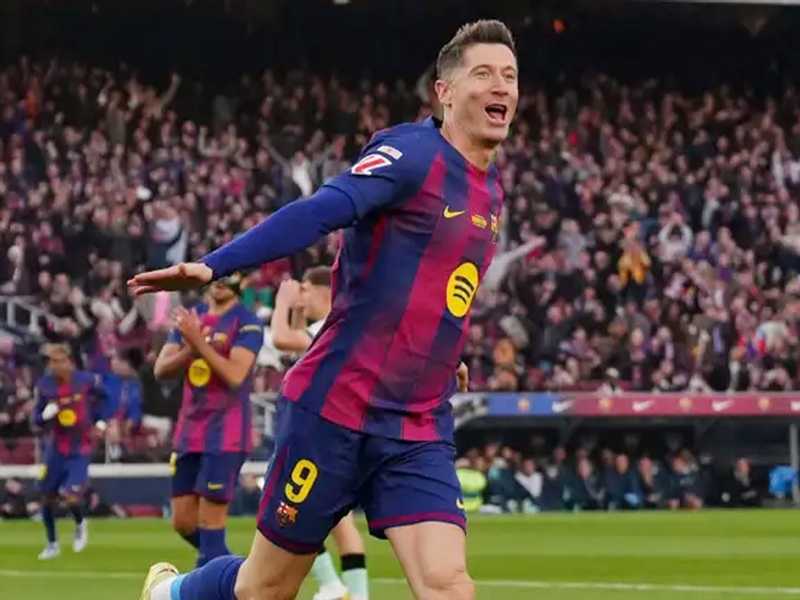 ليفاندوفسكي: برشلونة طلب مني التوقف عن التسجيل في أحد المواسم