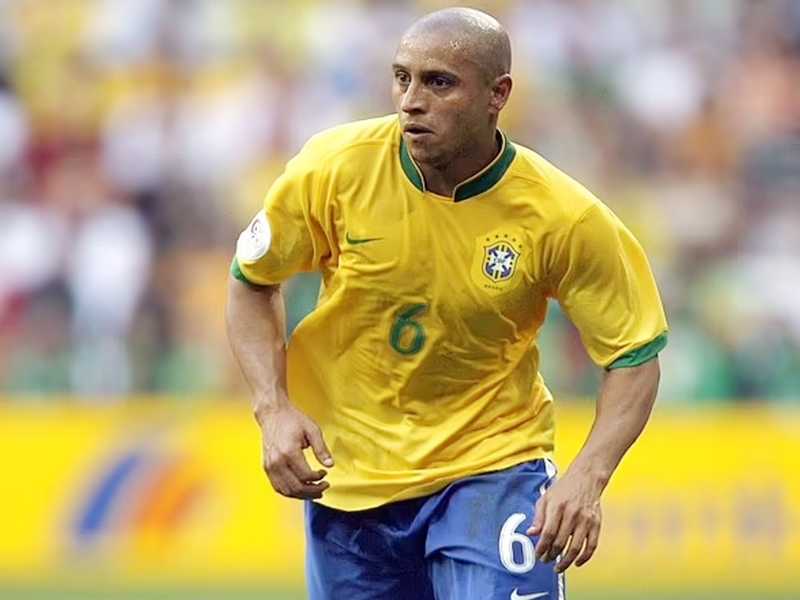 جراحة طارئة بالقلب لروبرتو كارلوس إثر جلطة دموية في ساقه