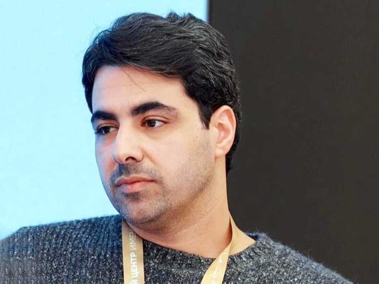 خالد النصرالله.. «الطواف حول النخلة»