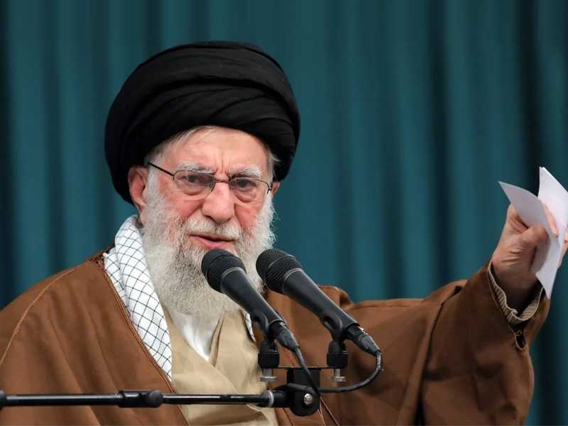  خامنئي: امريكا تريد ابتلاع ايران واعاده الهيمنه عليها عسكريا وسياسيا