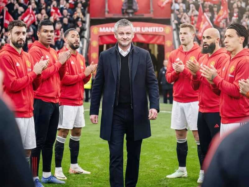 مانشستر يونايتد يفاوض سولشاير للعوده لتدريب الفريق بعد اقاله اموريم