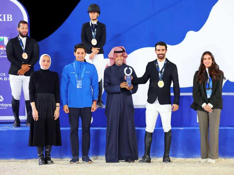 الفارس عبدالله الروضان بطلا للجائزه الكبري في «ذا ستيديوم»