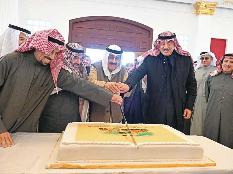 سمو الامير واسره الصباح.. في مزرعه «عزايز»