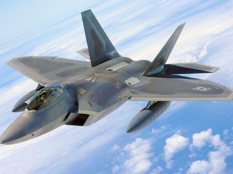 F22.. مقاتله امريكيه بقدرات هجوميه خارقه