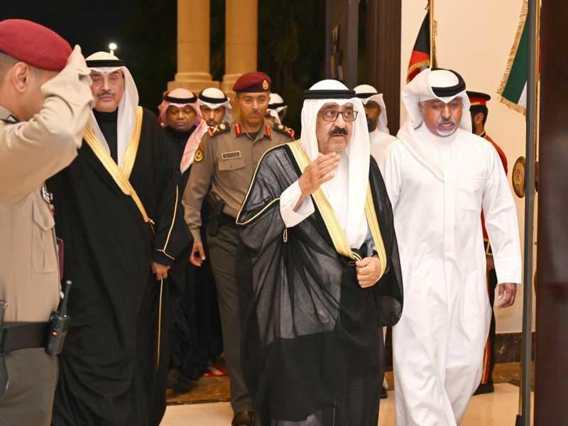 الامير واسره الصباح استقبلوا المهنئين برمضان