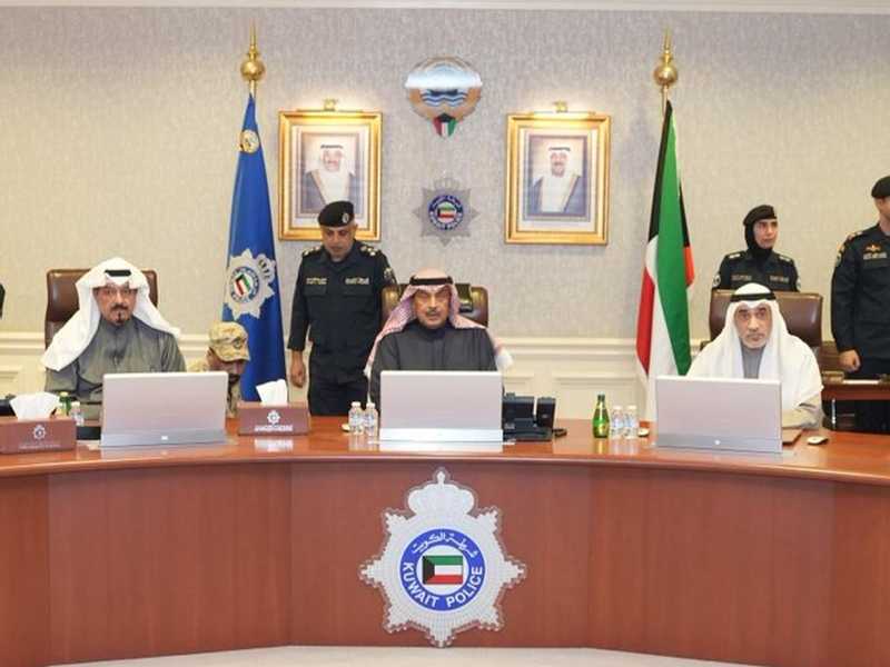 سمو ولي العهد يقوم بزياره الي غرفه اتخاذ القرار في وزاره الداخليه