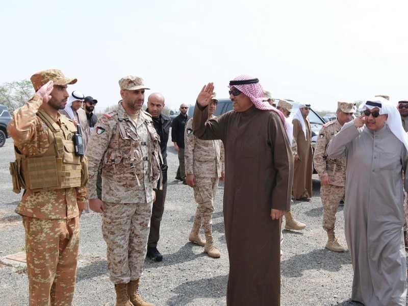 سمو ولي العهد يقوم بزياره تفقديه لعدد من القواعد والمواقع العسكريه في البلاد