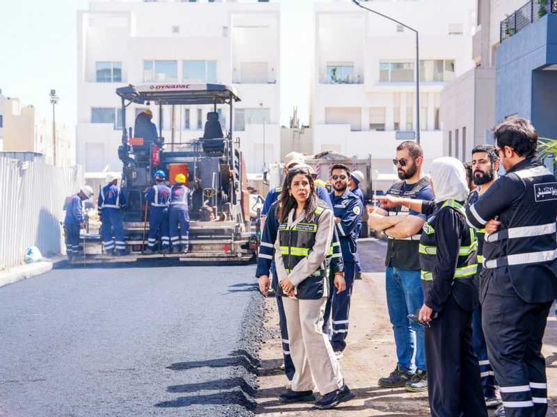 المشعان تابعت اعمال فرش الاسفلت بالمسايل: التزام اعلي معايير الجوده وتحسين كفاءه الطرق