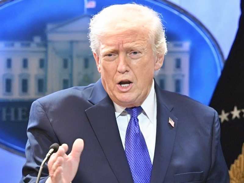 ترامب يحذر ايران من فرض رسوم علي عبور مضيق هرمز