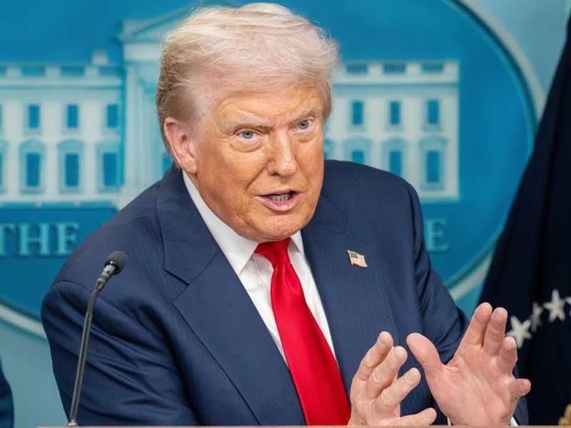 ترامب يلوح بحصار بحري شامل علي ايران لدفعها الي ابرام اتفاق