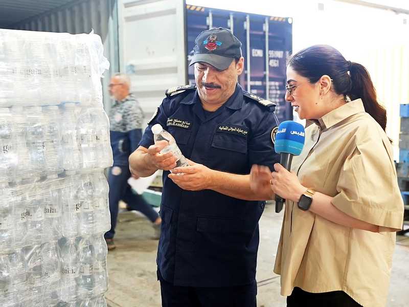 جوله القبس في ميناء الشويخ كشفت عن انسيابيه العمل.. رغم العدوان