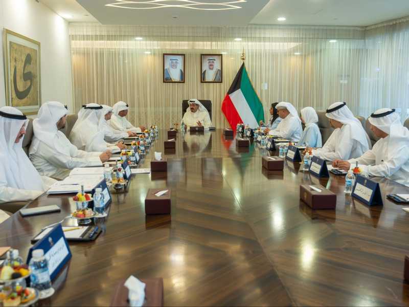 رئيس الوزراء: تكثيف التنسيق لانجاز المشاريع التنمويه وفق جداولها الزمنيه
