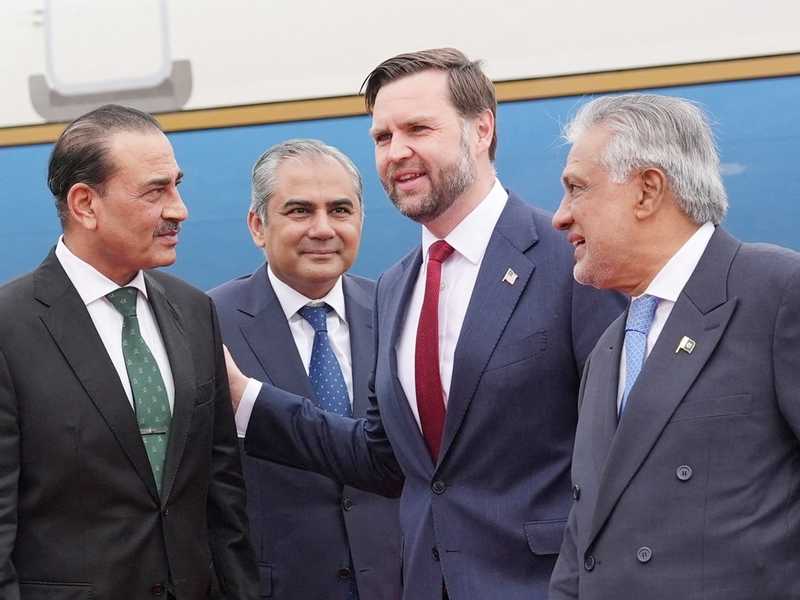 رويترز: فرق التفاوض الامريكيه والايرانيه ستعود للعاصمه الباكستانيه اسلام اباد