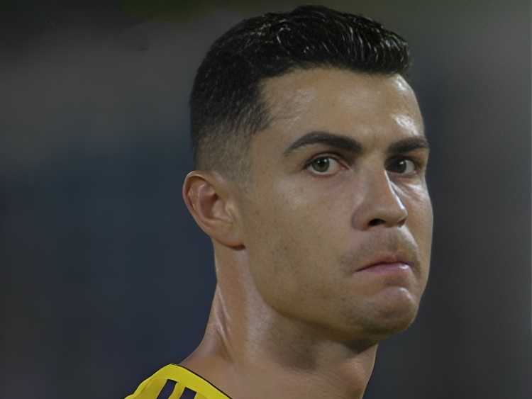 النصر السعودي يسقط بثلاثيه امام القادسيه في الدوري