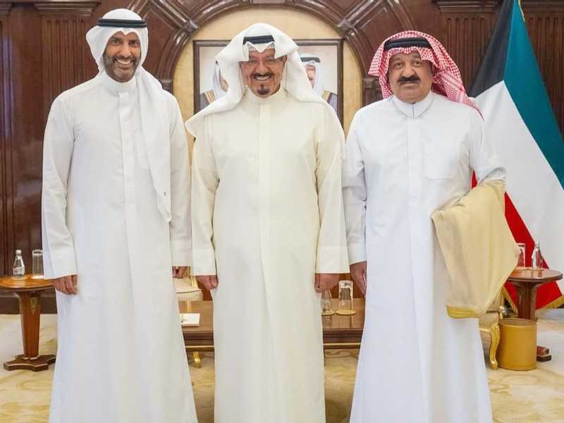 رئيس الوزراء يتسلم دعوه لحضور نهائي كاس التحدي الاسيوي