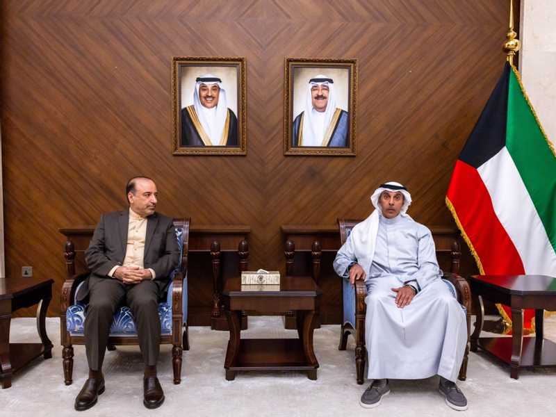 الكويت تستدعي السفير الايراني وتسلمه مذكره احتجاج بعد ضبط متسللين من الحرس الثوري 