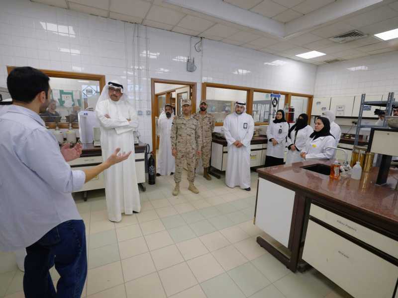 وزير الدفاع يتفقد قطاع الشؤون الفنيه ويطلع علي المشاريع الاستراتيجيه 