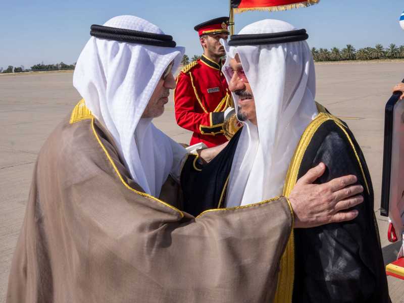 ممثل سمو الامير يعود الي البلاد بعد ترؤسه وفد الكويت في القمه الاوروبيه الخليجيه باليونان 
