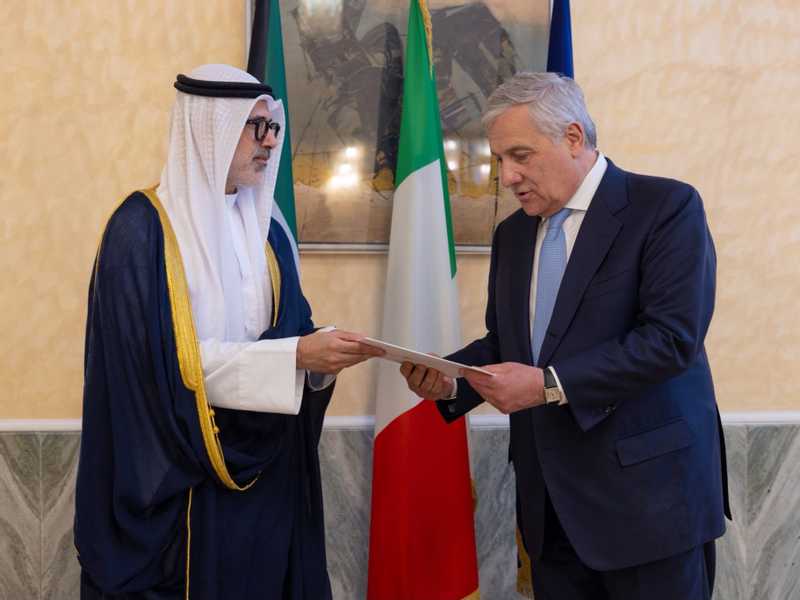 سمو امير البلاد يبعث برساله خطيه الي رئيسه وزراء ايطاليا قام بتسليمها وزير الخارجيه 