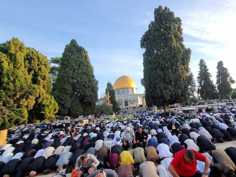140 الف مصل ادوا صلاه عيد الاضحي في المسجد الاقصي رغم قيود الاحتلال