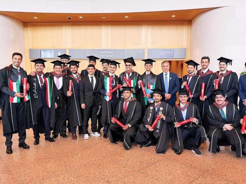 تخريج دفعه من الاطباء الكويتيين من الجامعه الملكيه للجراحين في ايرلندا