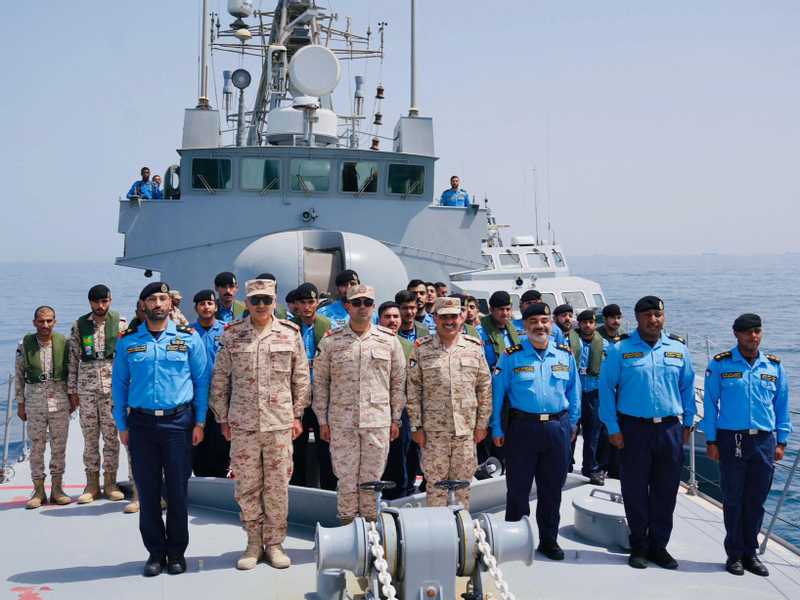 نائب رئيس الاركان يثني علي انضباط وجاهزيه منتسبي الجيش الكويتي