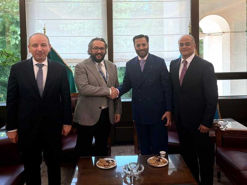 وكيل وزاره الصحه يبحث مع وزير الصحه الباكستاني تعزيز التعاون الصحي واستقطاب الكفاءات الطبيه 