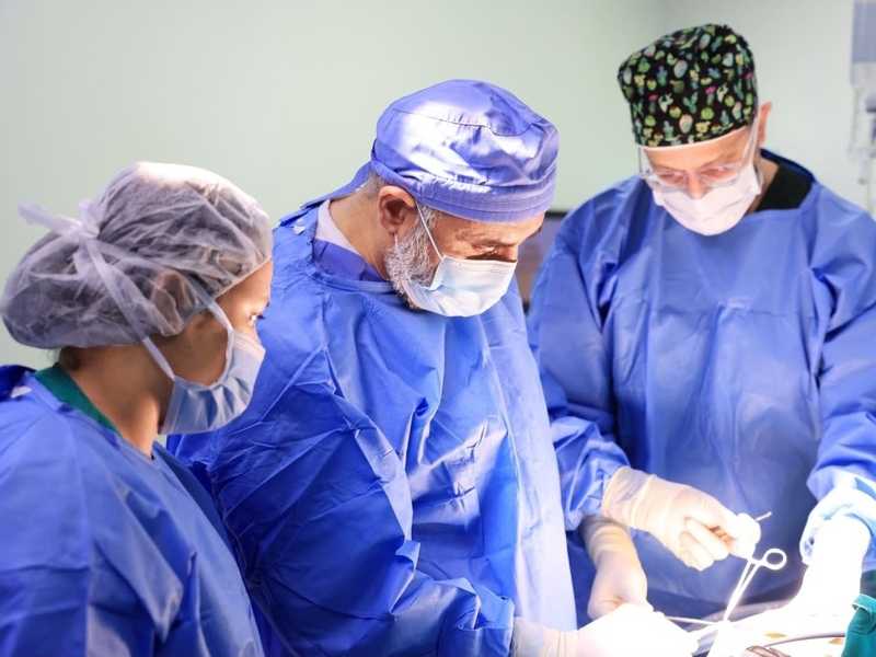 مستشفيات السلام تجري اول عمليه في القطاع الصحي الخاص لمعالجه تشوه خلقي لطفل يبلغ 3 سنوات