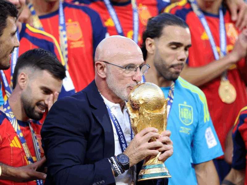 دي لا فوينتي ..من البحث عن وظيفه الي المجد العالمي