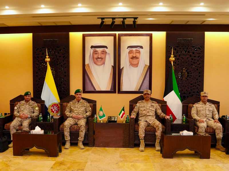 رئيس الاركان يبحث مع قائدي «القياده الخليجيه الموحده» و «درع الجزيره» سبل تعزيز التعاون العسكري