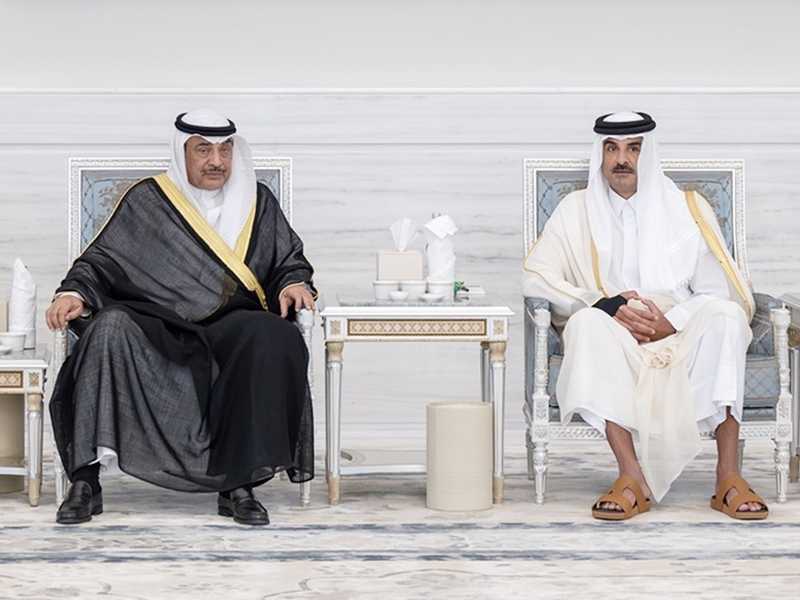 ممثل سمو الامير يقدم واجب العزاء بوفاه الامير الوالد