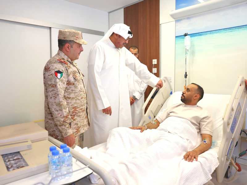 وزير الدفاع يطمئن علي صحه عدد من المصابين من منتسبي القوات المسلحه