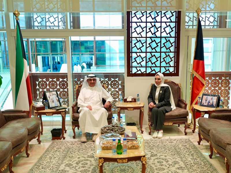 وزيره الشؤون تبحث مع مدير التطبيقي احتياجات الوزاره من التخصصات المهنيه والفنيه