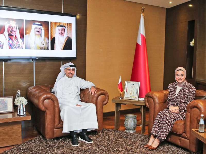 الجلاهمه يبحث تعزيز التعاون الثنائي مع وزيره الشباب البحرينيه