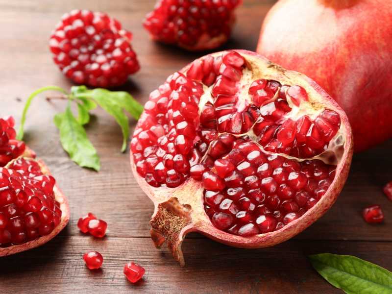 الرمان والتوت والجوز.. تدعم صحه القلب