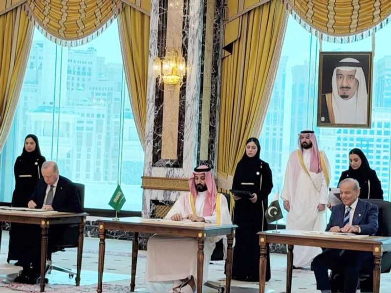 السعوديه وباكستان وتركيا توقع علي اتفاقيه دفاع مشترك