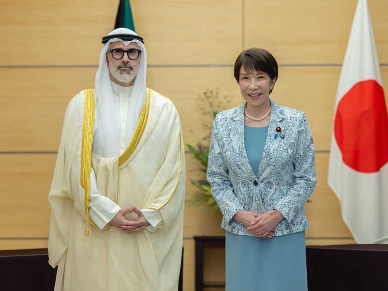 سمو الامير يبعث رساله خطيه لرئيسه وزراء اليابان.. سلمها وزير الخارجيه