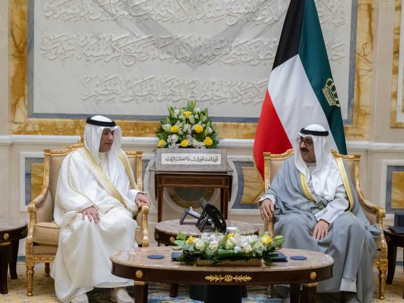 سمو الامير يستقبل الامين العام لمجلس التعاون الخليجي