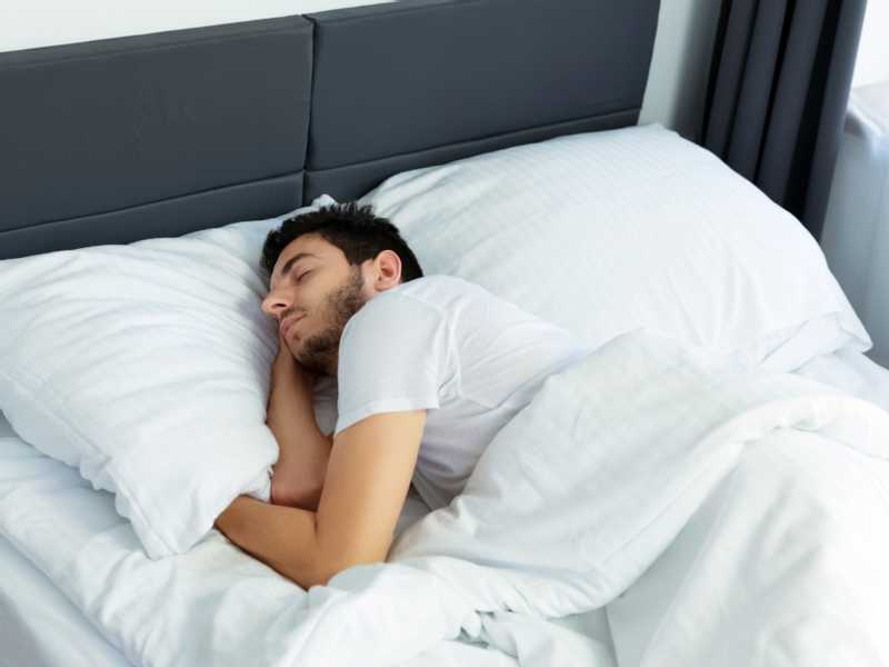 ما افضل وضعيه للنوم لصحه الظهر والتنفس والهضم؟